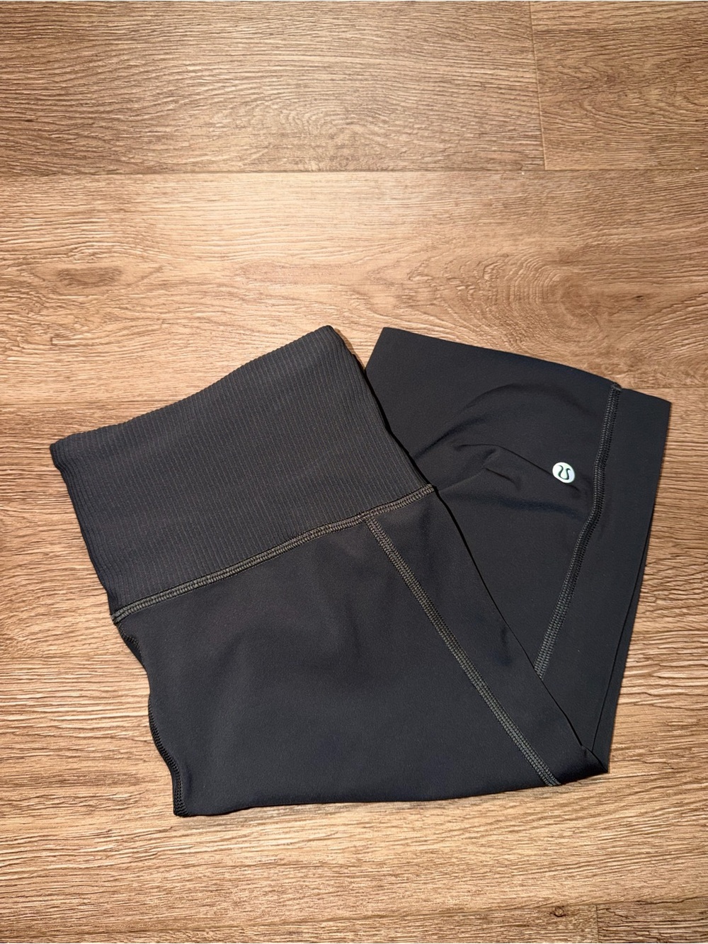 Lululemon Size 8 High Waist Gray Ribbed Waist Biker Shorts 11” inseam